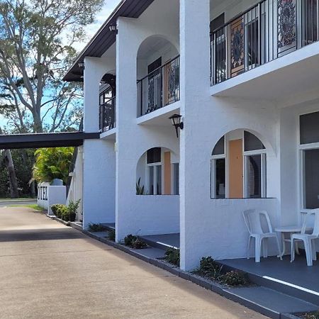 Tower Court Motel - Adults Only Haven Hervey Bay Bagian luar foto
