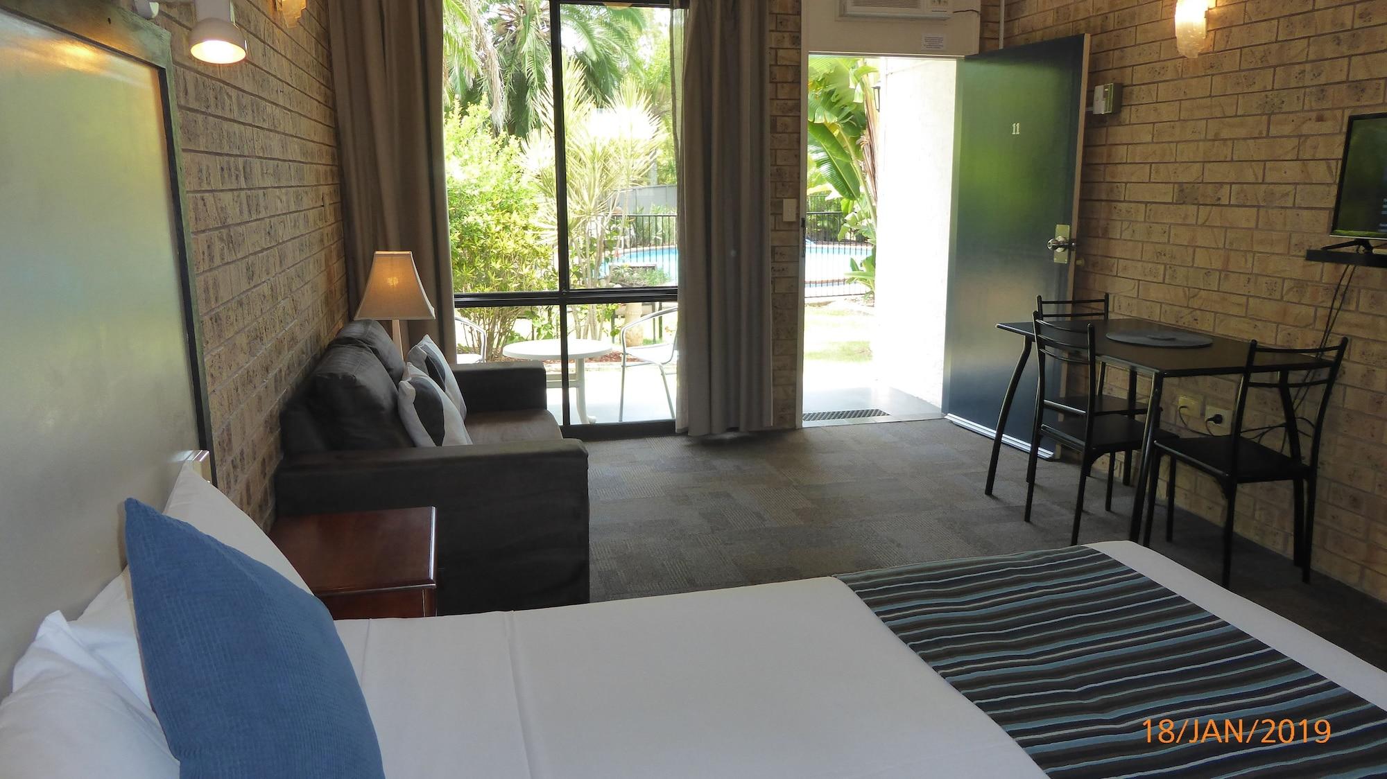 Tower Court Motel - Adults Only Haven Hervey Bay Bagian luar foto