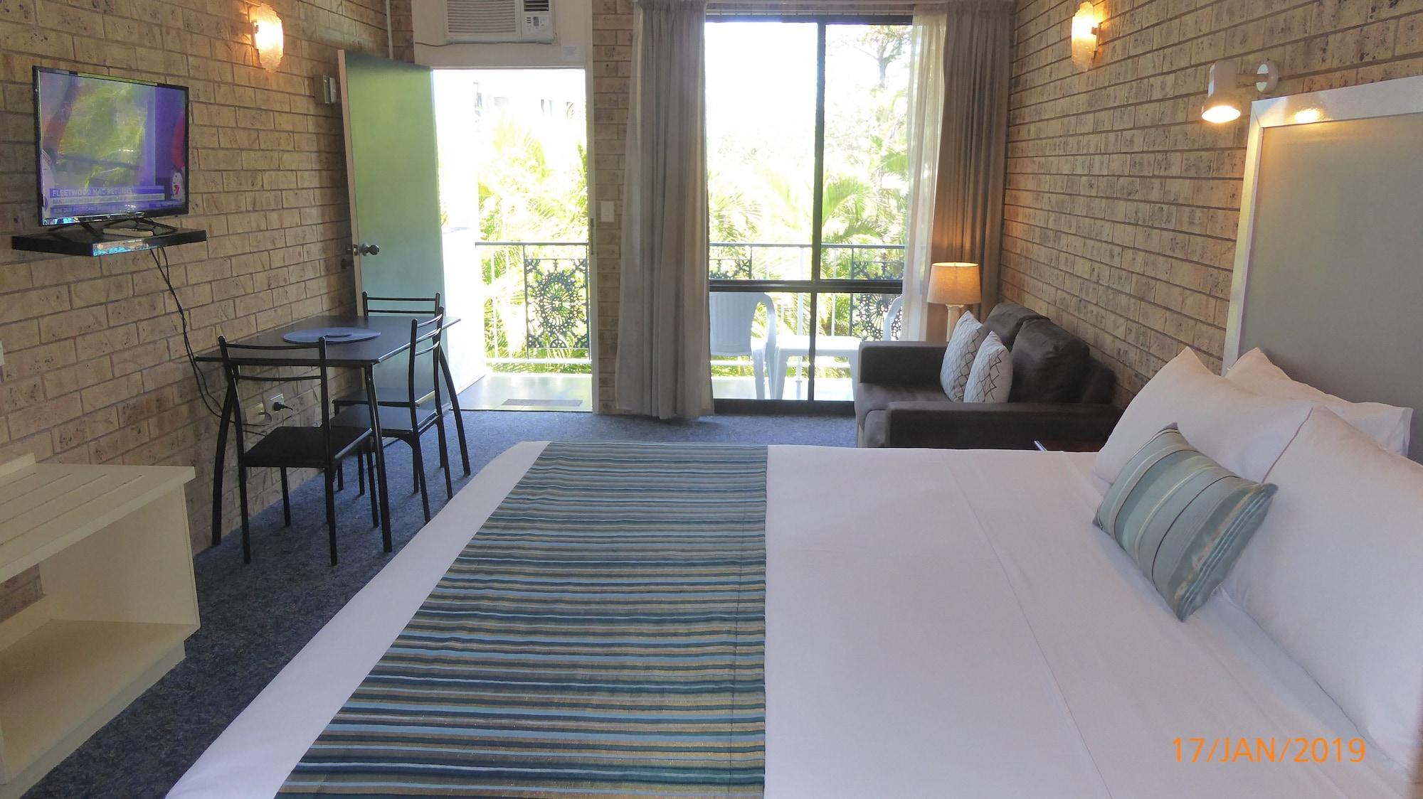Tower Court Motel - Adults Only Haven Hervey Bay Bagian luar foto