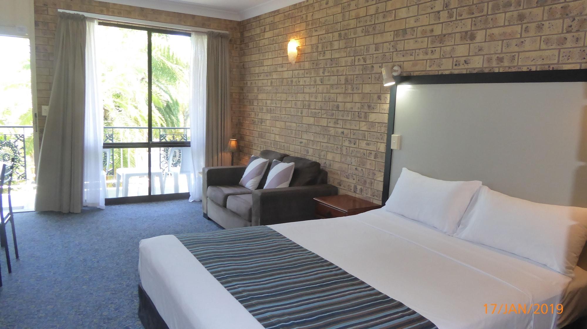 Tower Court Motel - Adults Only Haven Hervey Bay Bagian luar foto