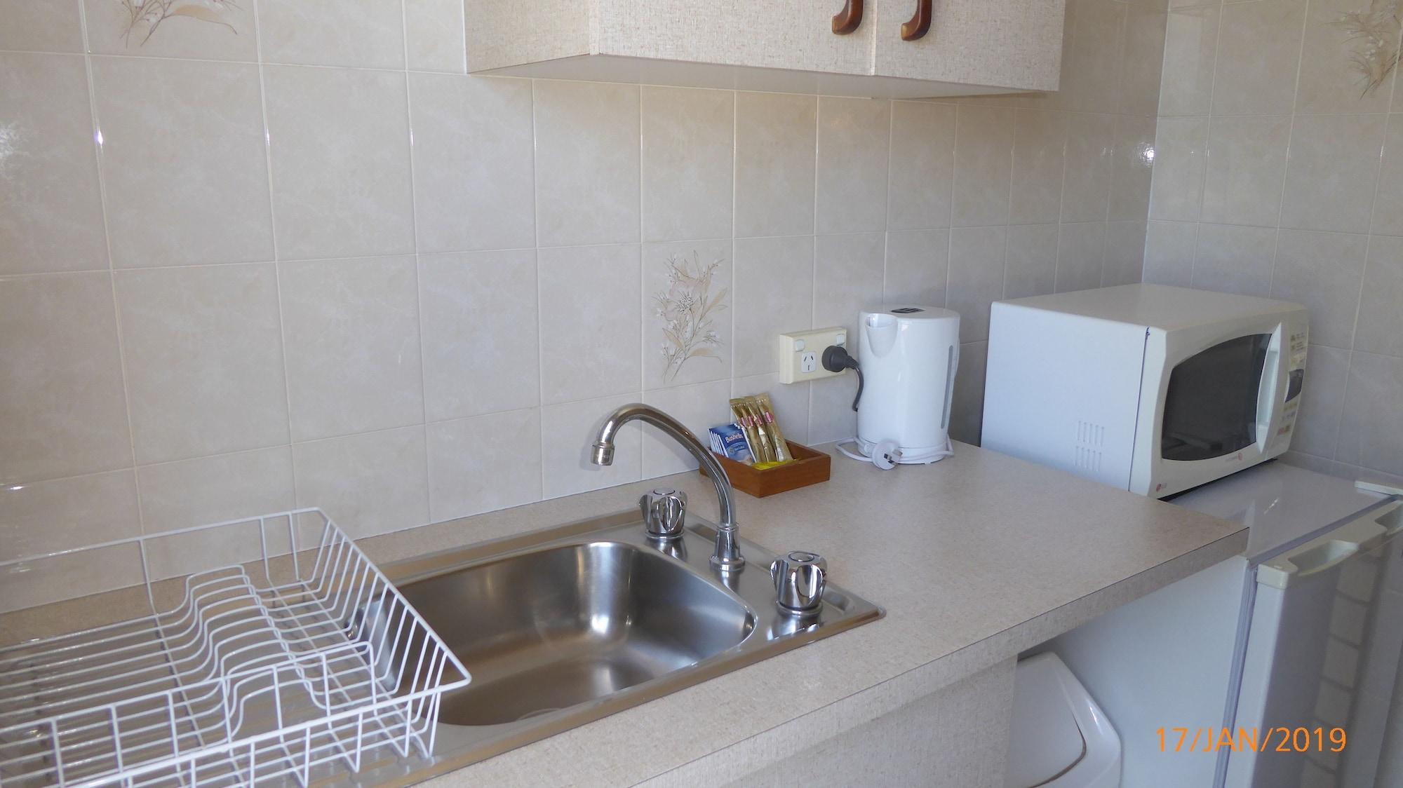 Tower Court Motel - Adults Only Haven Hervey Bay Bagian luar foto