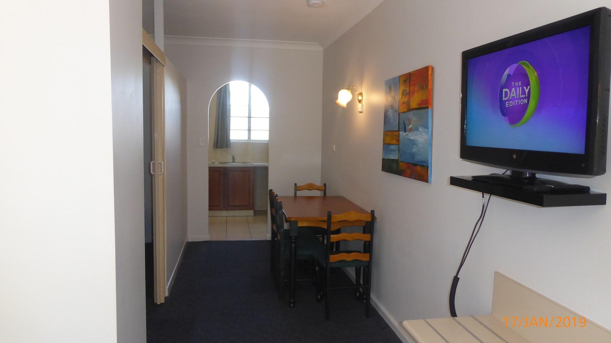 Tower Court Motel - Adults Only Haven Hervey Bay Bagian luar foto