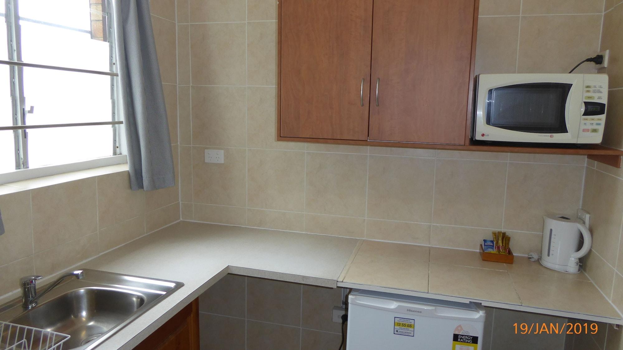 Tower Court Motel - Adults Only Haven Hervey Bay Bagian luar foto