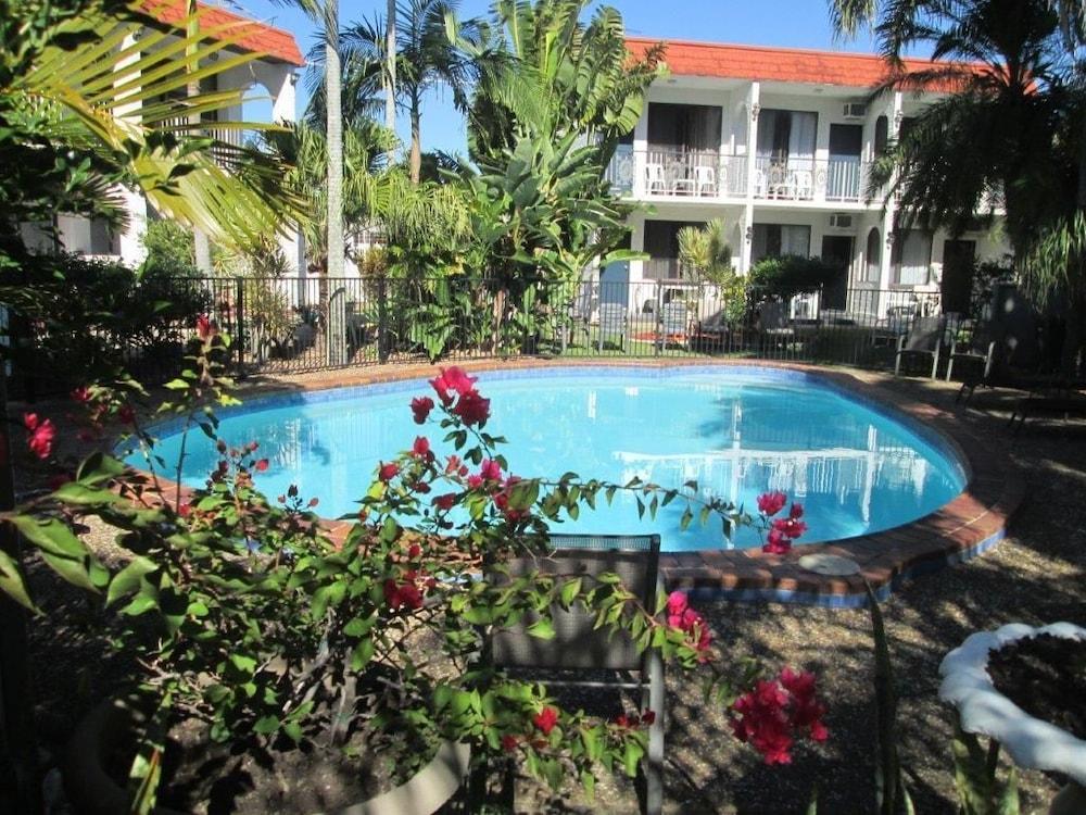 Tower Court Motel - Adults Only Haven Hervey Bay Bagian luar foto