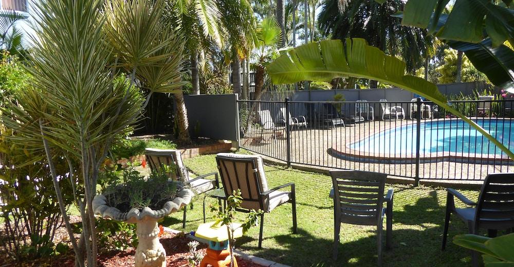 Tower Court Motel - Adults Only Haven Hervey Bay Bagian luar foto