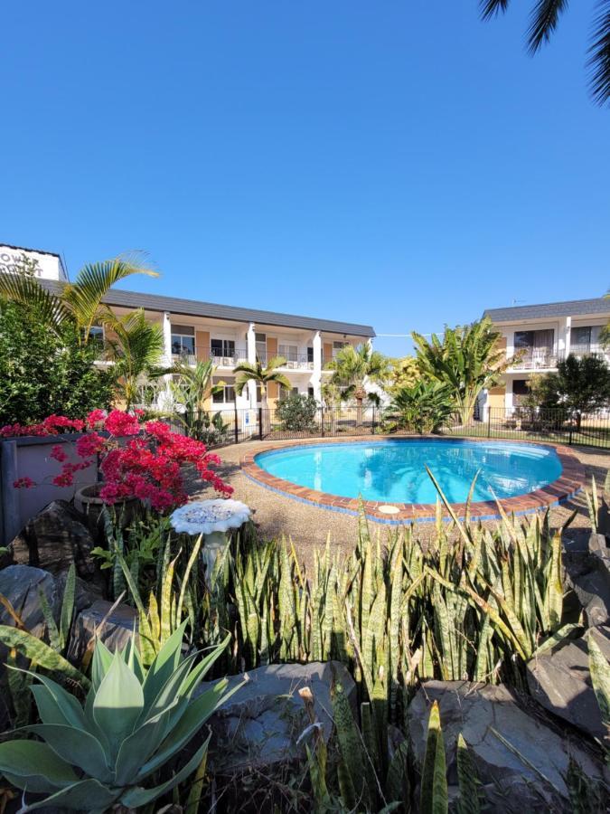 Tower Court Motel - Adults Only Haven Hervey Bay Bagian luar foto