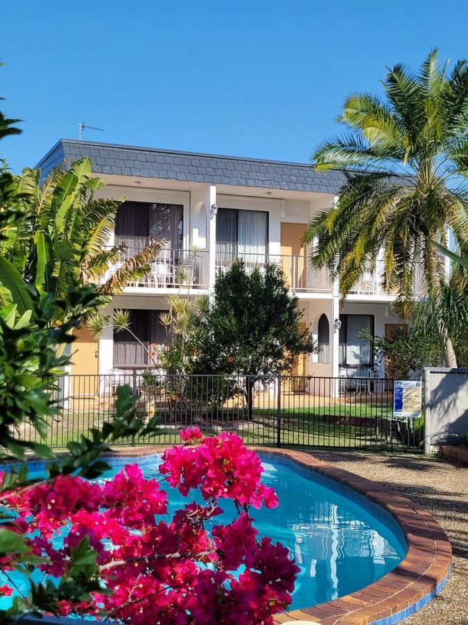 Tower Court Motel - Adults Only Haven Hervey Bay Bagian luar foto