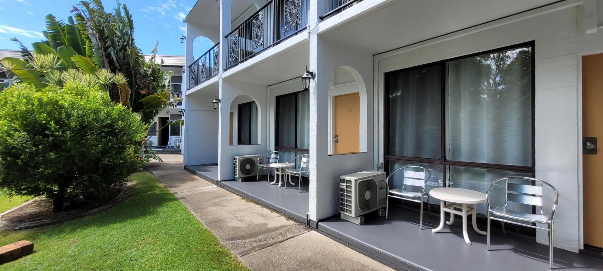 Tower Court Motel - Adults Only Haven Hervey Bay Bagian luar foto
