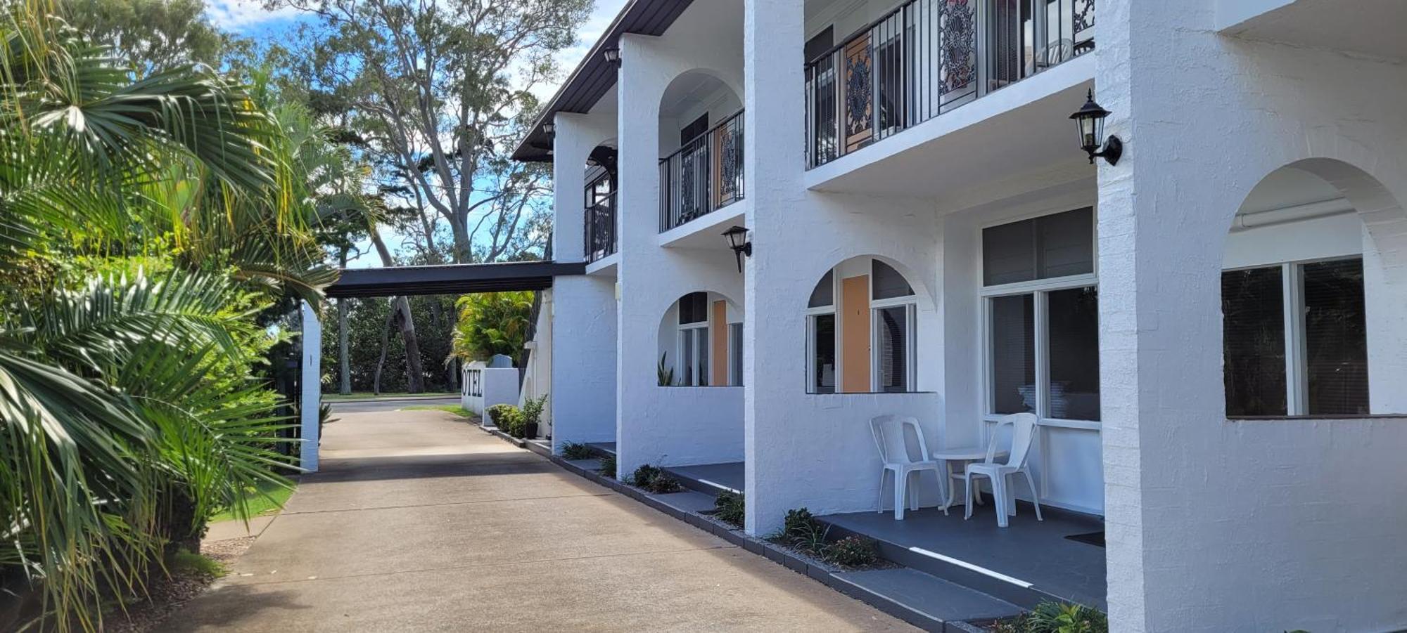 Tower Court Motel - Adults Only Haven Hervey Bay Bagian luar foto