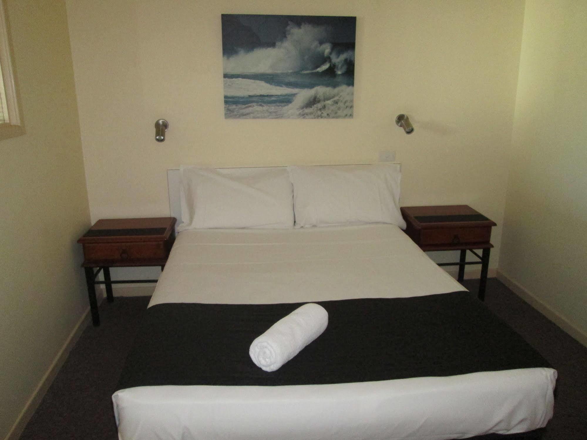Tower Court Motel - Adults Only Haven Hervey Bay Bagian luar foto
