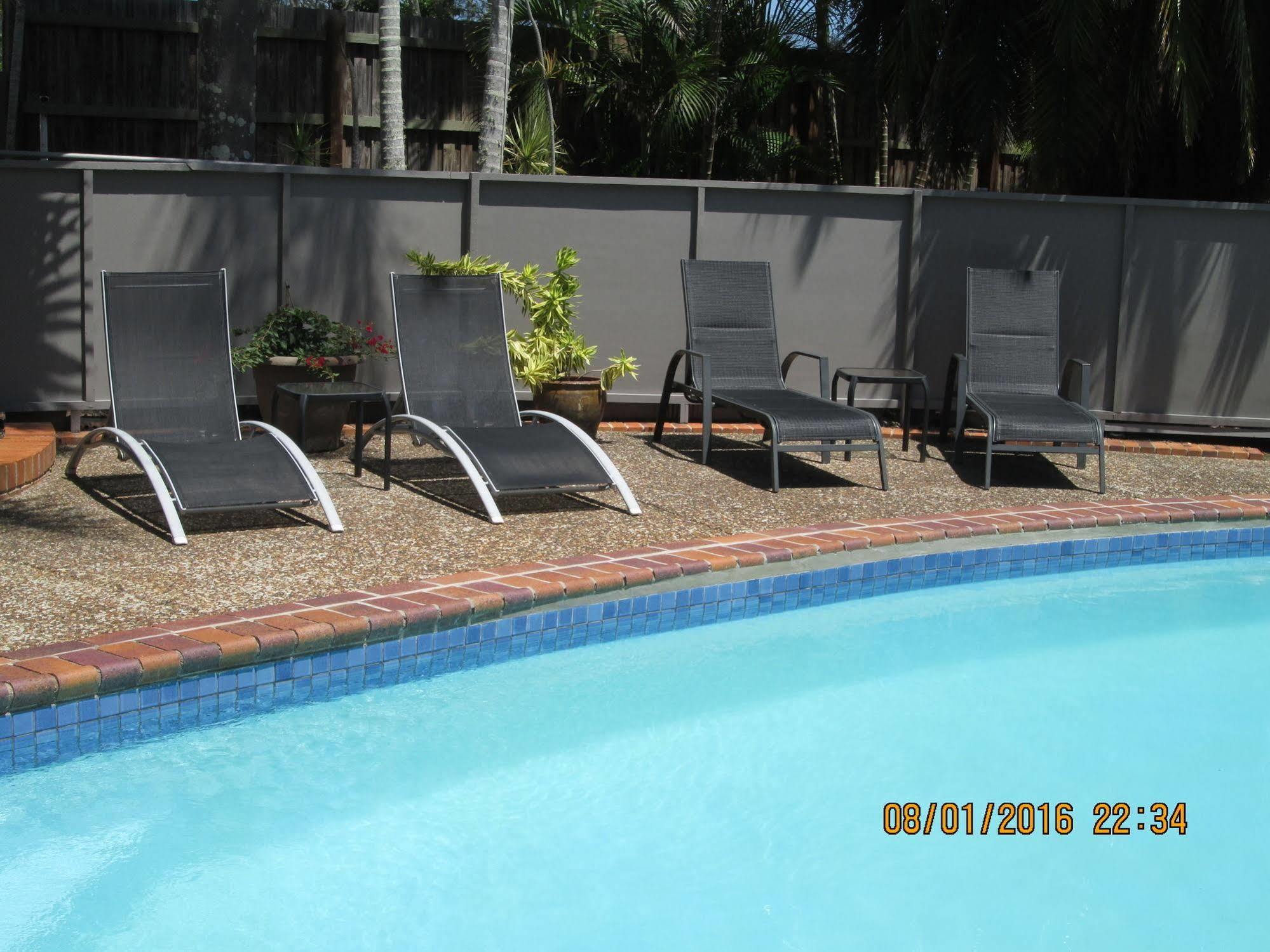 Tower Court Motel - Adults Only Haven Hervey Bay Bagian luar foto