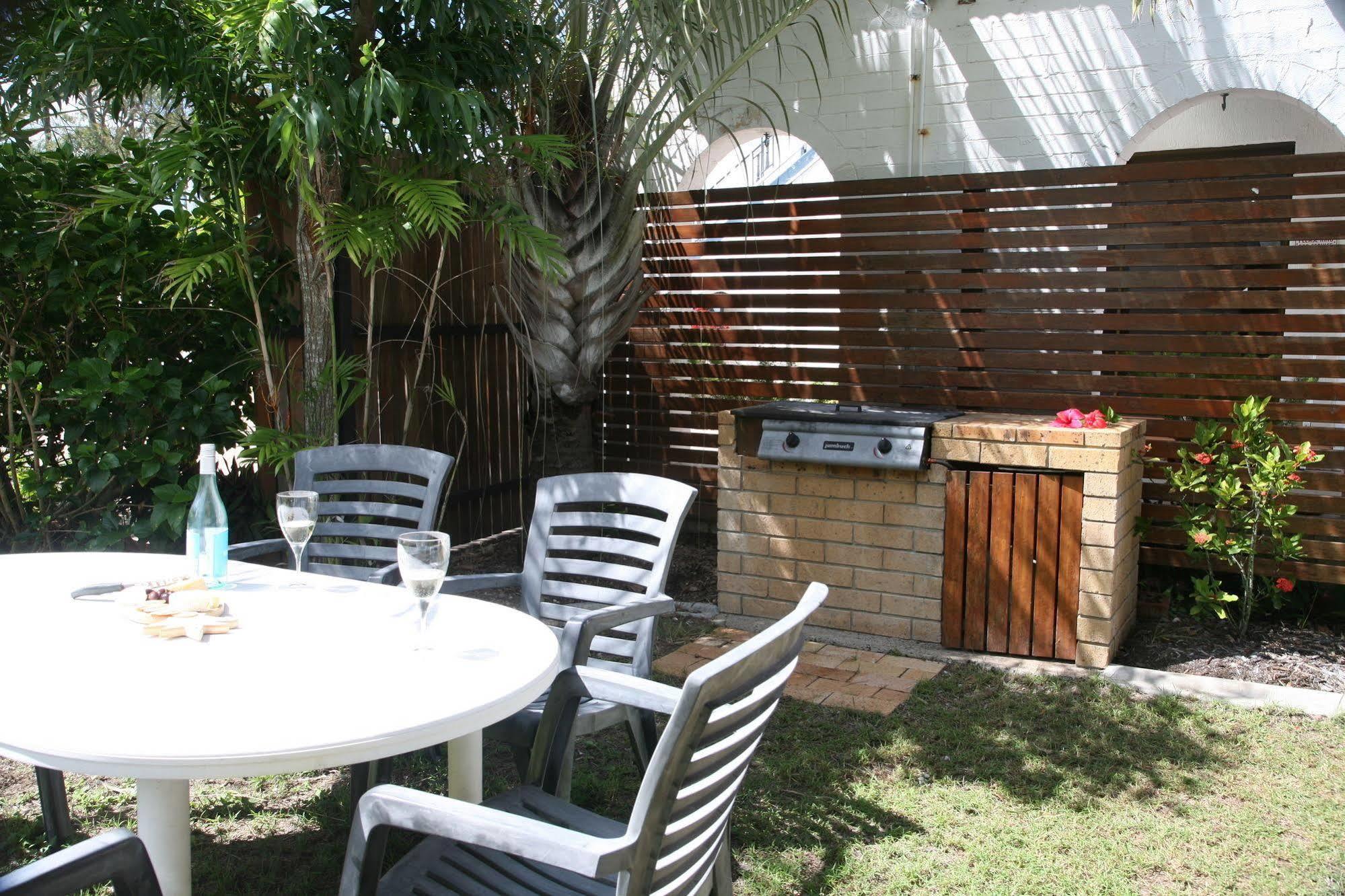 Tower Court Motel - Adults Only Haven Hervey Bay Bagian luar foto