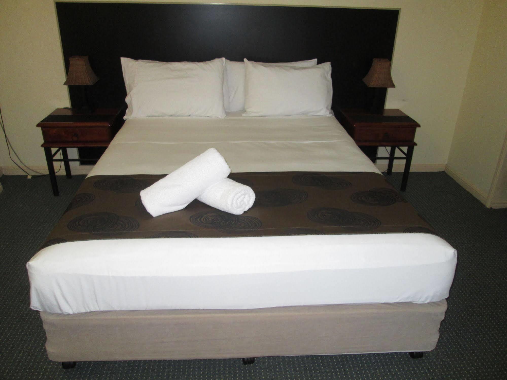 Tower Court Motel - Adults Only Haven Hervey Bay Bagian luar foto