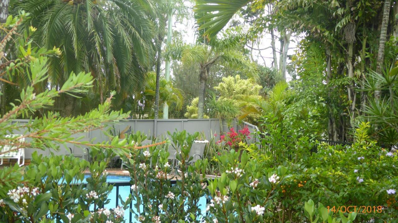 Tower Court Motel - Adults Only Haven Hervey Bay Bagian luar foto