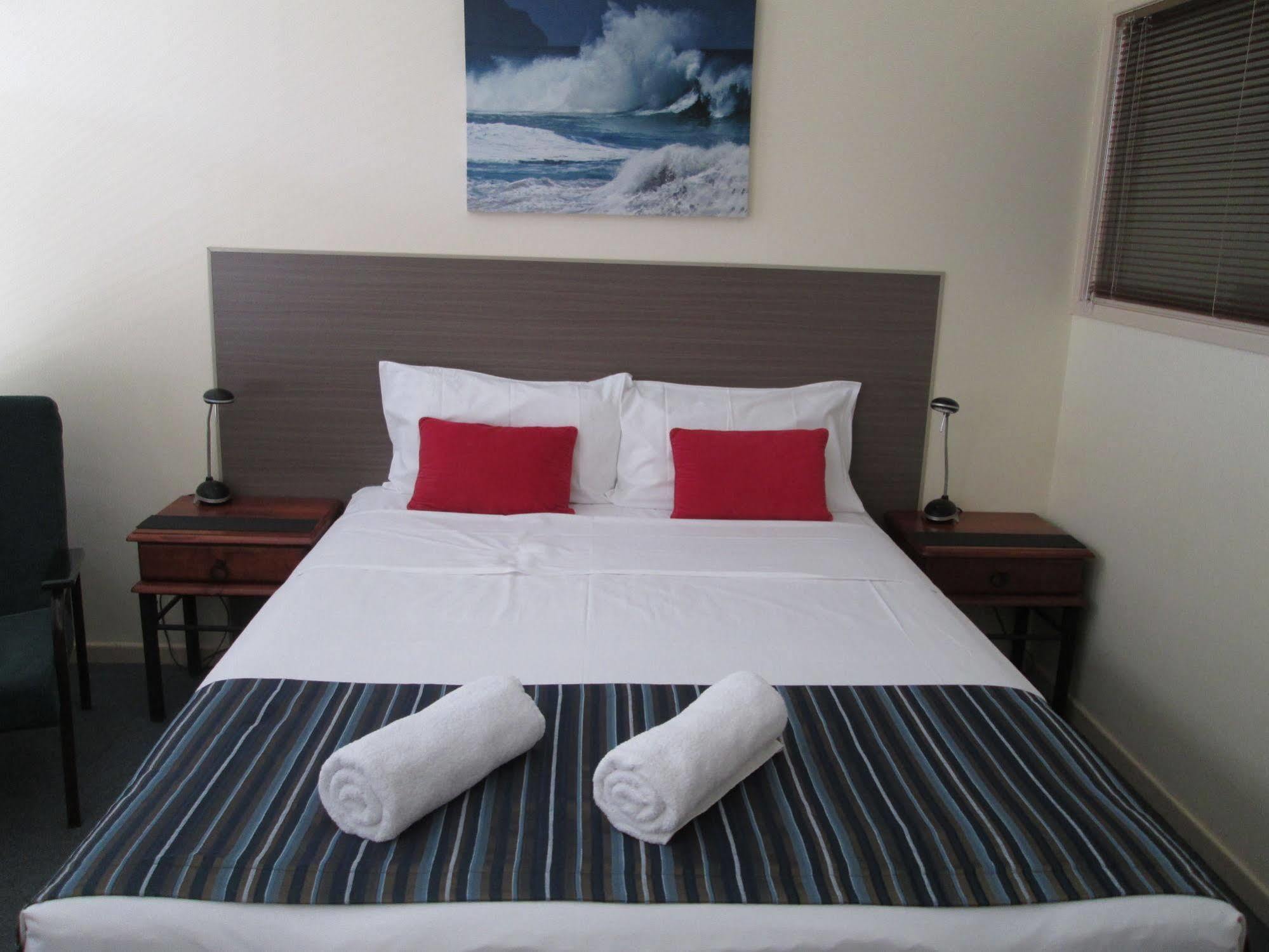 Tower Court Motel - Adults Only Haven Hervey Bay Bagian luar foto