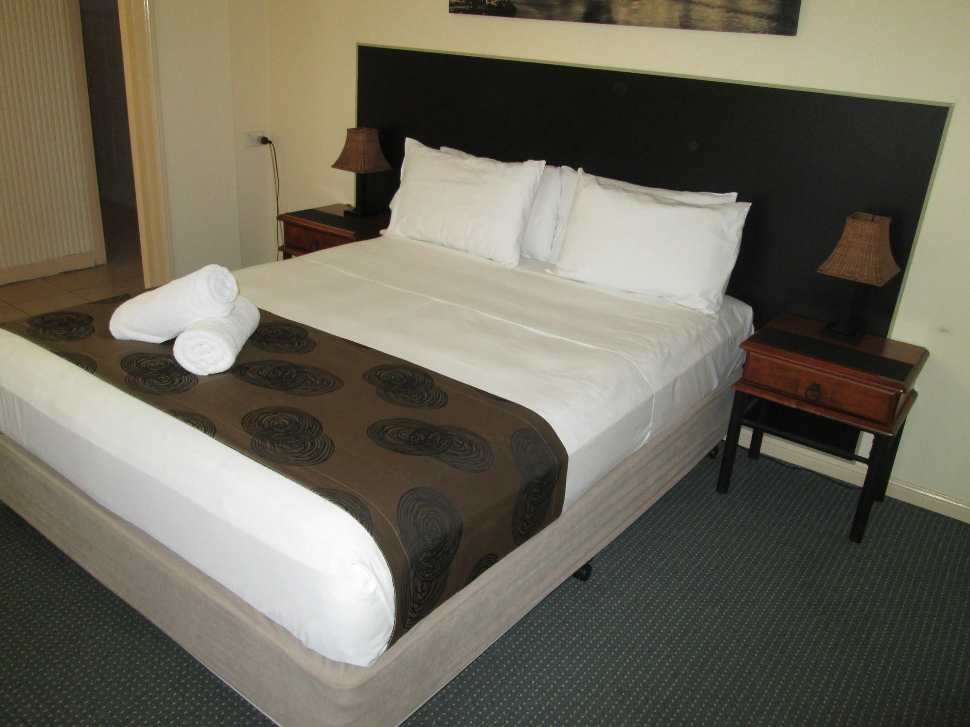 Tower Court Motel - Adults Only Haven Hervey Bay Bagian luar foto