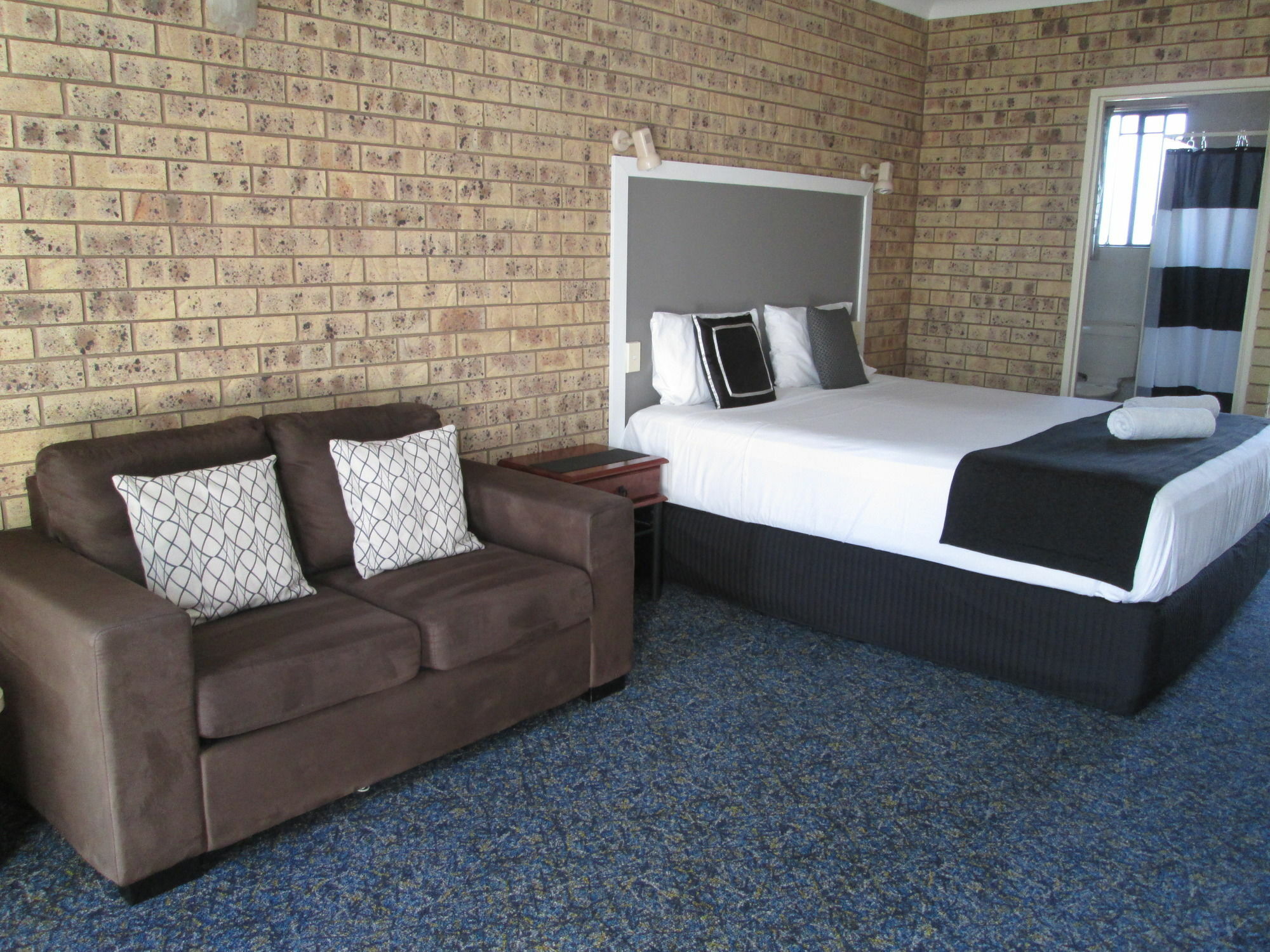 Tower Court Motel - Adults Only Haven Hervey Bay Bagian luar foto